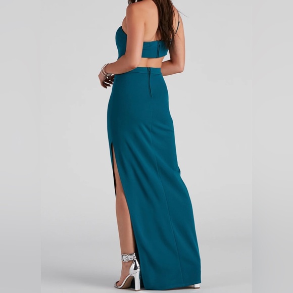 NWOT NEVER WORN Special Occasion long maxi dress with beautiful cutouts - Picture 3 of 11